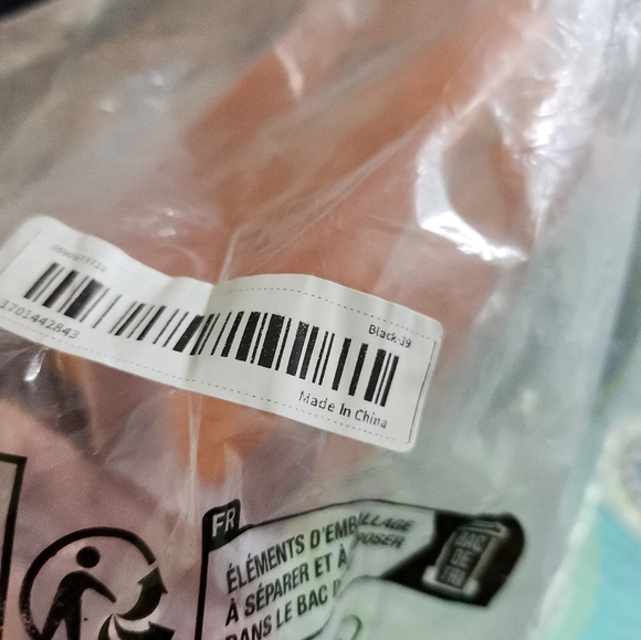 Nwot womens sneakers - Picture 2 of 8